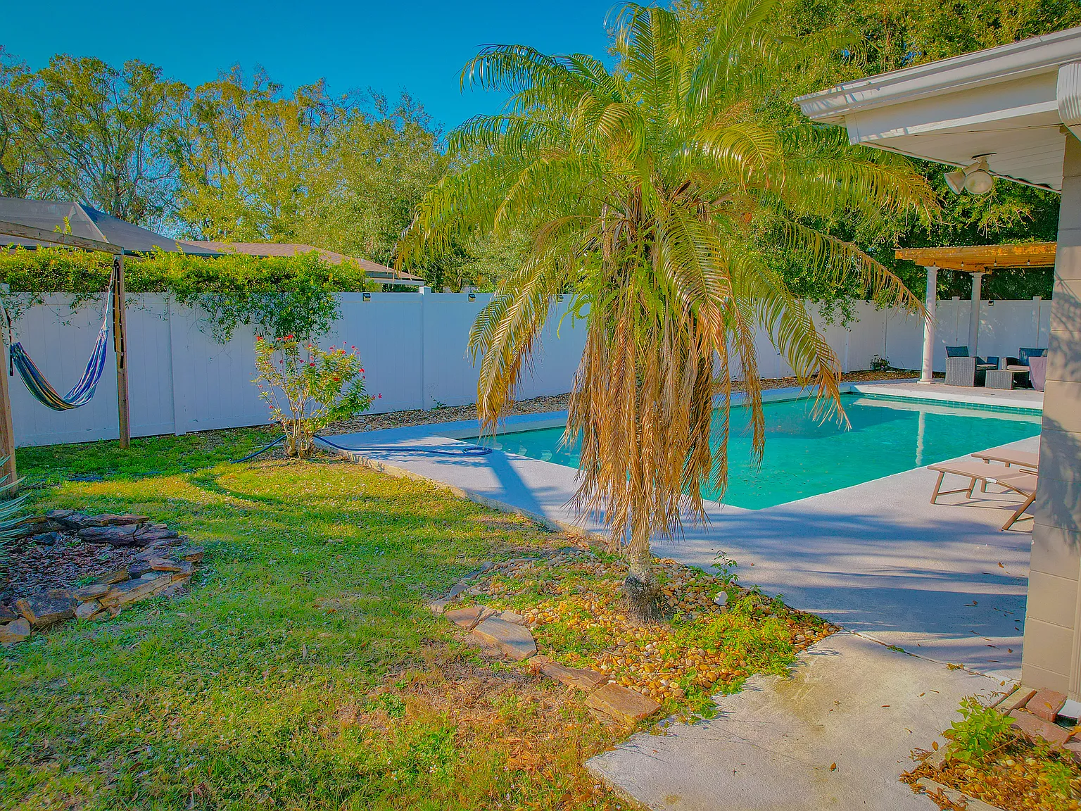 3 bed, 1759 sqft, $3,200 — Photo 2