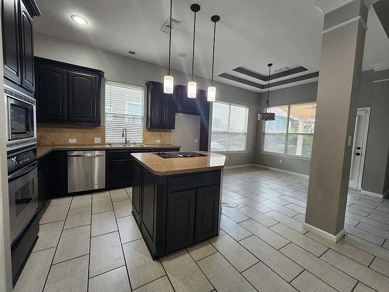 2410 Grizzly Run Ln — Photo 11