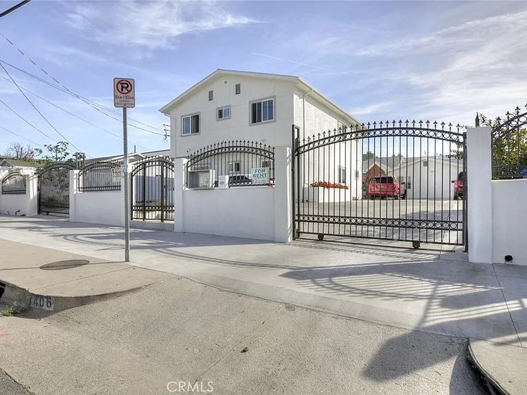 7408 Radford Ave — Photo 2