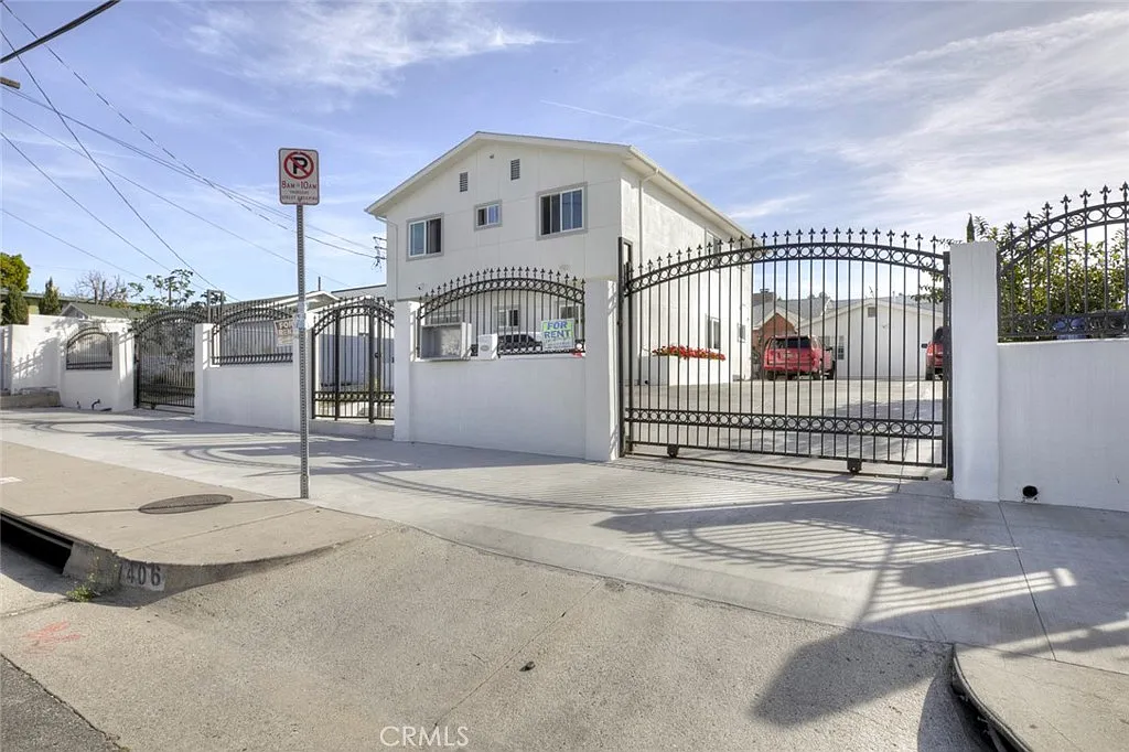 Building Photo - 7408 Radford Ave