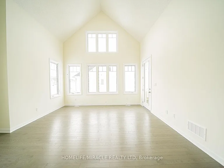 33 Country Club Dr — Photo 5