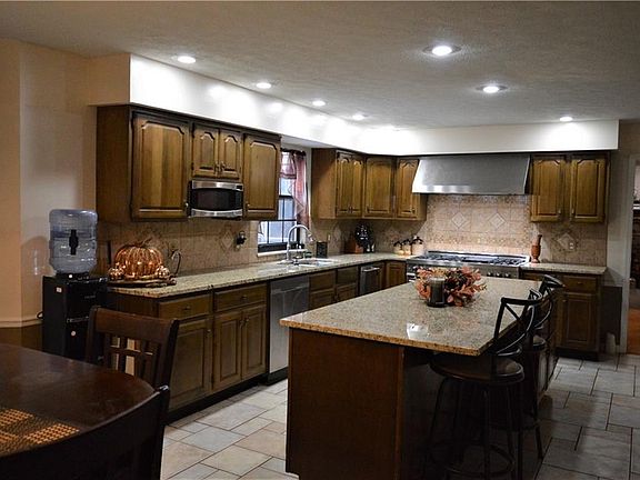 5th image of 1308 Greenmont Hills Dr
