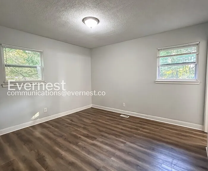 203 Pinetree Dr — Photo 14