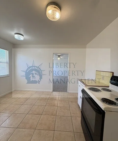 1115 S Central Ave #B — Photo 5