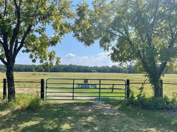 2 County Road 2295, Telephone, TX 75488