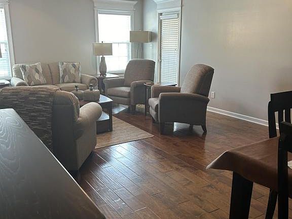 3rd image of 207 S Houston Springs Blvd