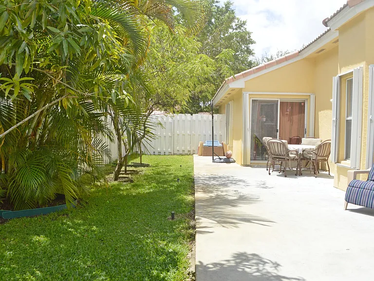 4951 SW 152nd Ave — Photo 32