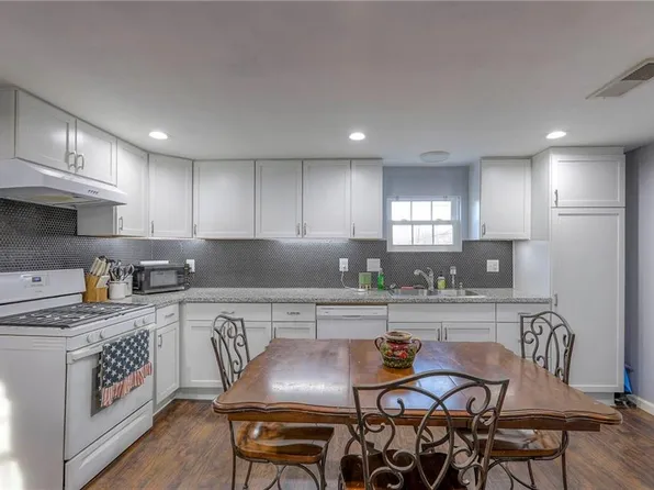 5127 Rinker Rd, Kansas City, MO 64129