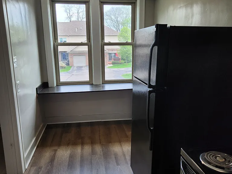 The Oakwood Manor Apartments — Photo 22