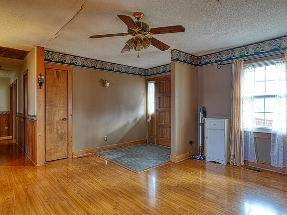 5th image of 421 Blackstock Rd