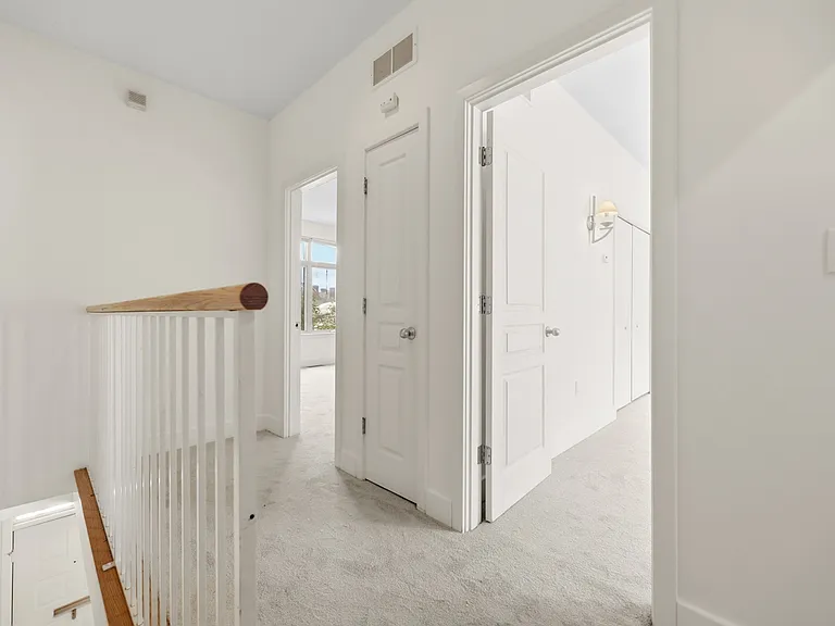 251 Carron St — Photo 15