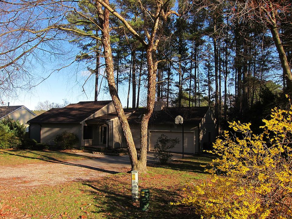 1st image of 303 Chestnut Ct