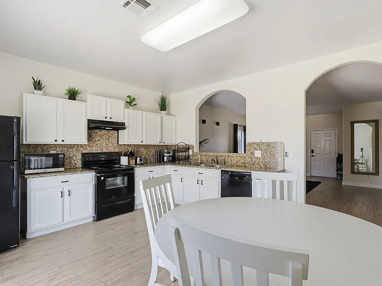 1008 W Saint Charles Ave — Photo 18