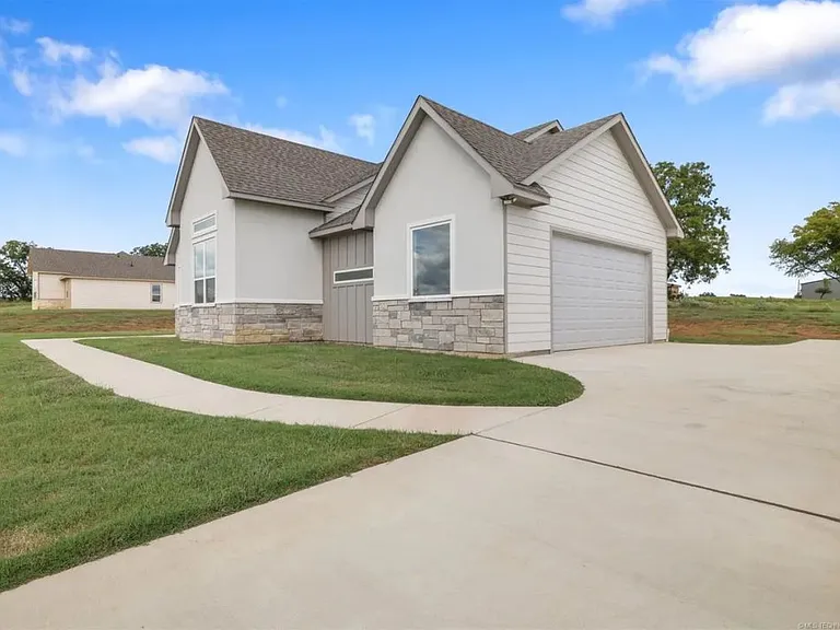 223 Vaughn Ln — Photo 27