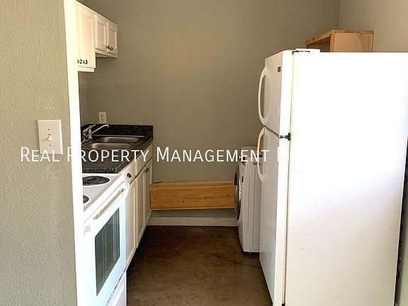 2nd image of 15 W Martin Luther King Blvd Unit 4