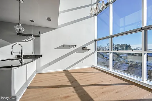 444 W Broad St #619 Photo 1