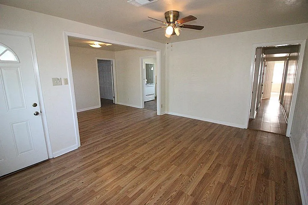 4 bed, 1.5 bath, 1400 sqft, $1,450 — Photo 3