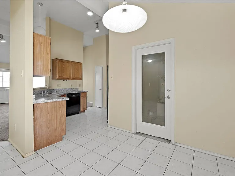 1430 Bentwood Dr — Photo 5
