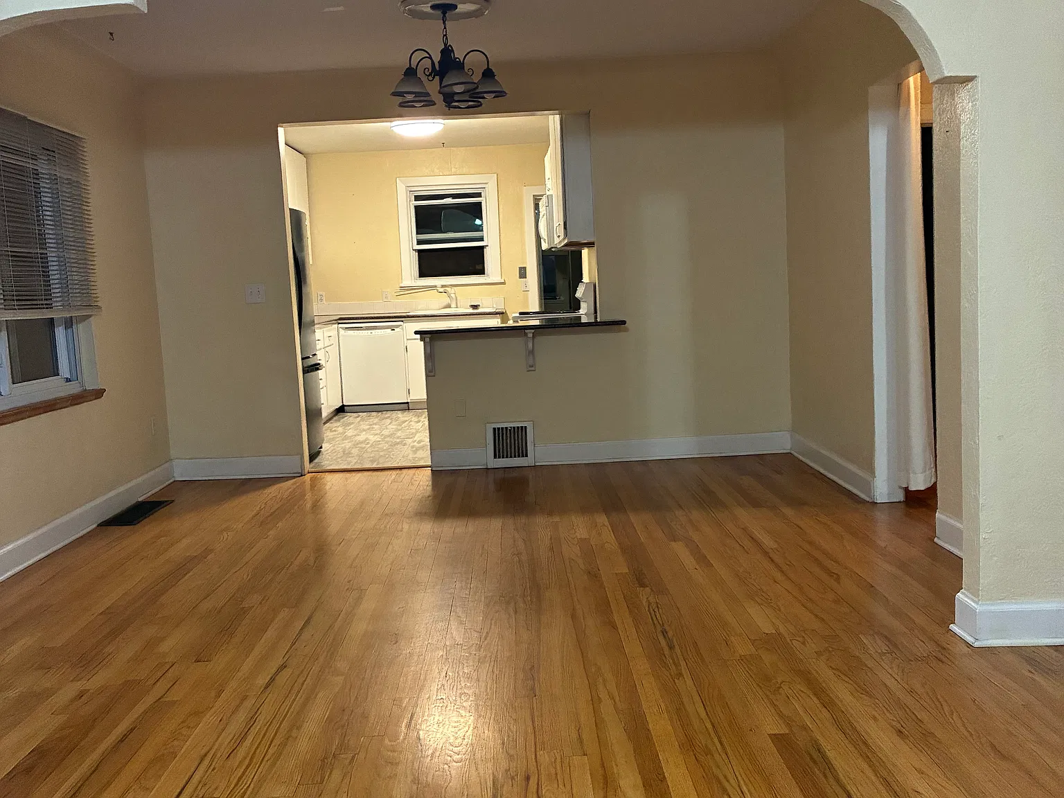 4 bed, $3,000 — Photo 4