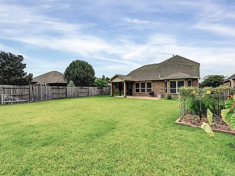 18735 Waketon Dr — Photo 37