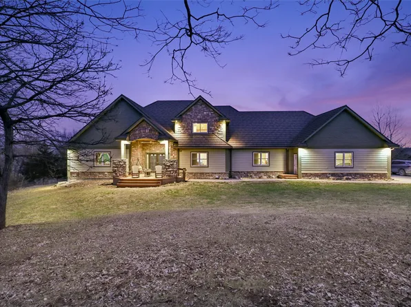 2053 145th Ln, Earlham, IA 50072