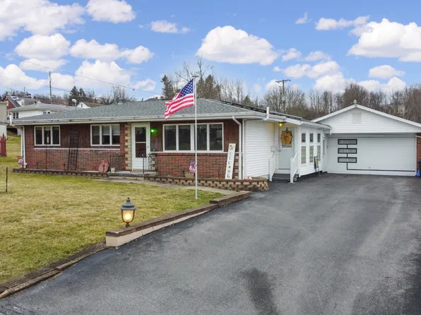 202 Maple Ave, Ebensburg, PA 15931