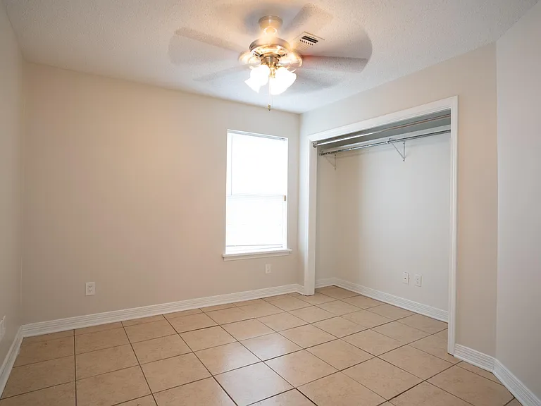 714 Center St — Photo 9