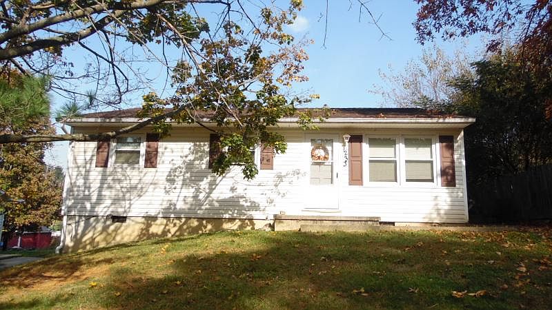 1st image of 233 E 35th St