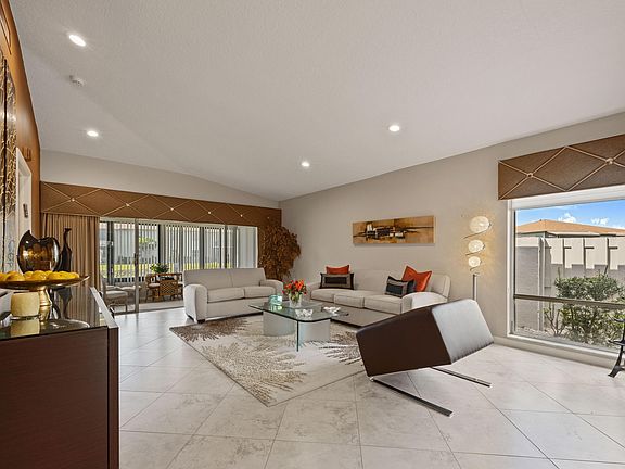3rd image of 13616 Coconut Palm Court #B