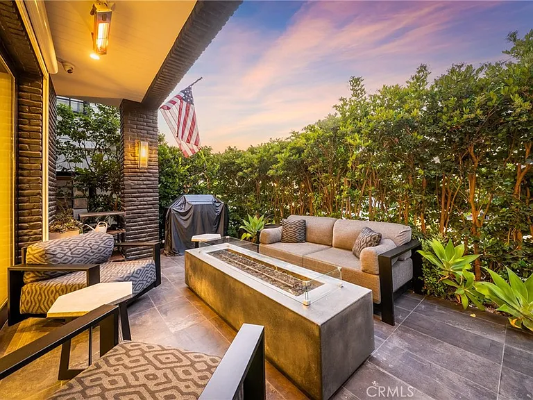 2037 E Ocean Blvd — Photo 48