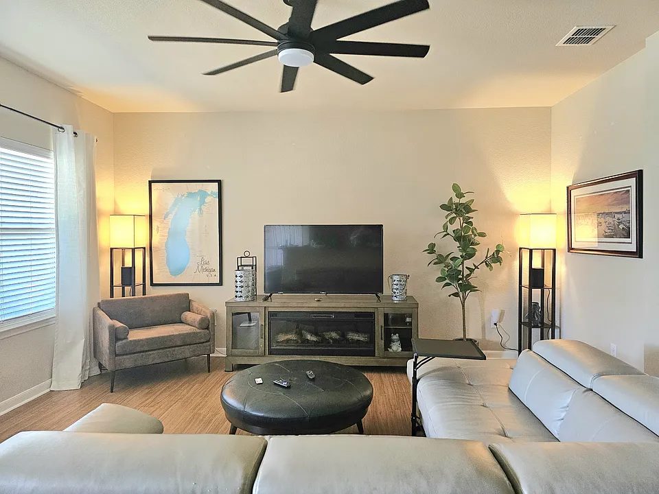 1210 Plaza Lake Dr
