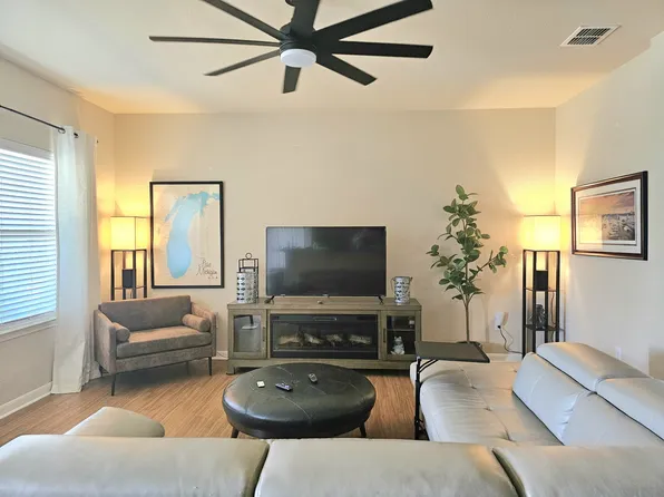 1210 Plaza Lake Dr, San Antonio, TX 78245