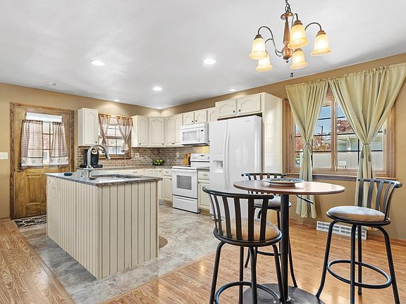 4th image of 1374 Hubbard Cir