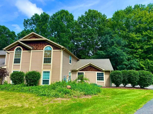 1306 Fox Run Ct, Youngstown, OH 44512