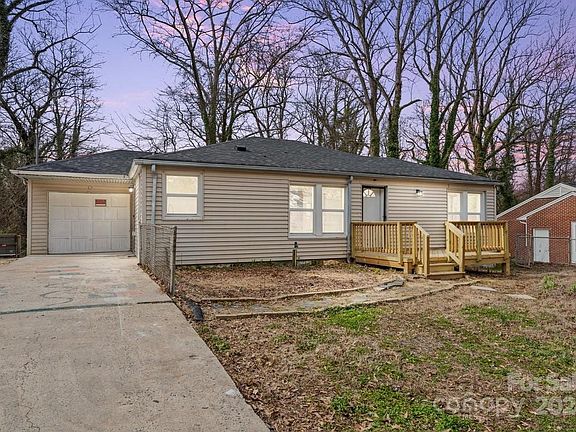3rd image of 1121 W Davidson Ave