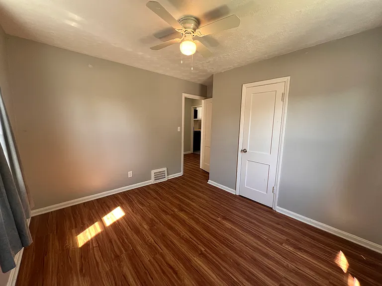 4606 Lincoln Ave — Photo 11