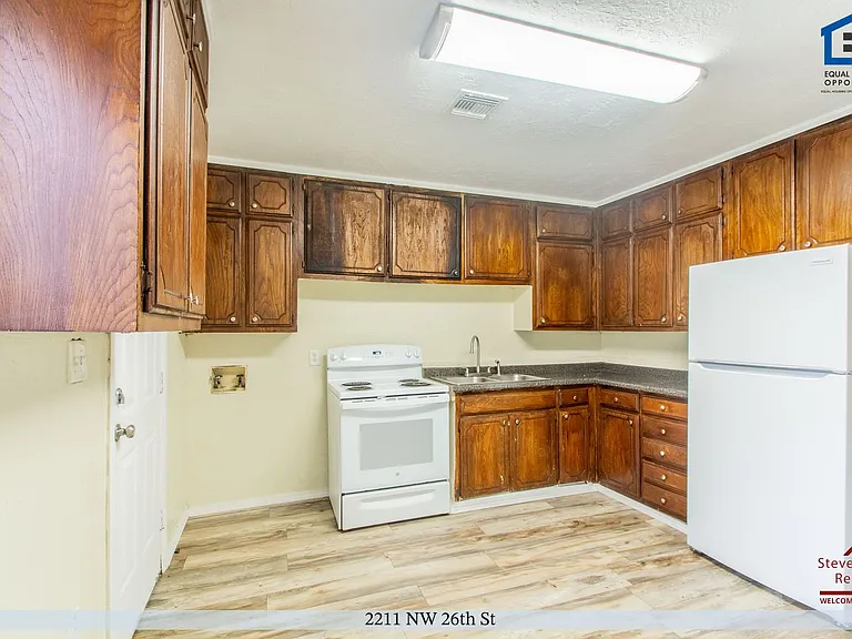 2211 NW 26th St — Photo 31