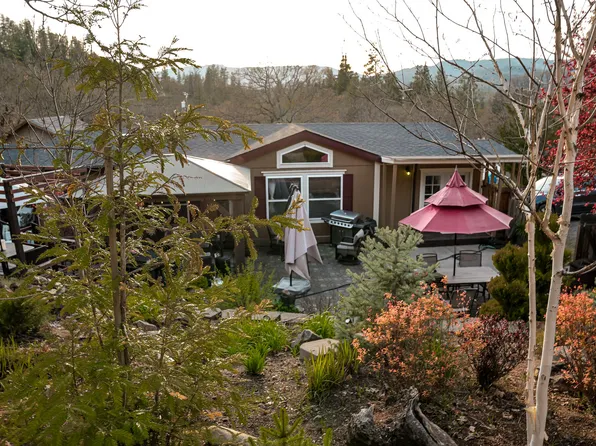 424 Old Ferry Rd, Shady Cove, OR 97539