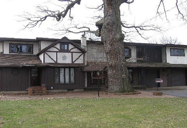 1st image of 170 Owen St