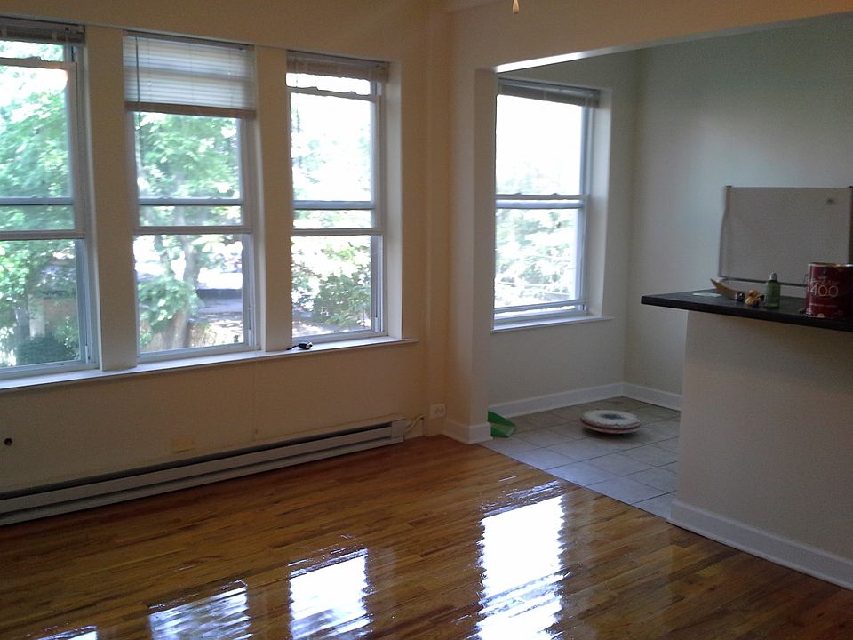 1st image of 4735 N Malden St APT 204