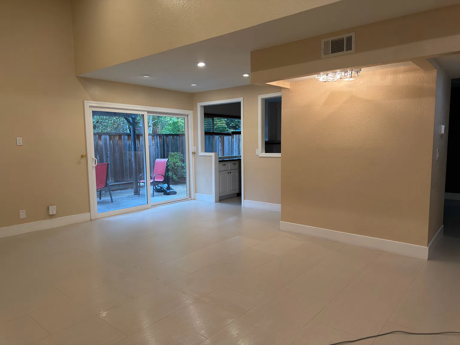 3 bed, 2.5 bath, 1545 sqft, $6,100 — Photo 4