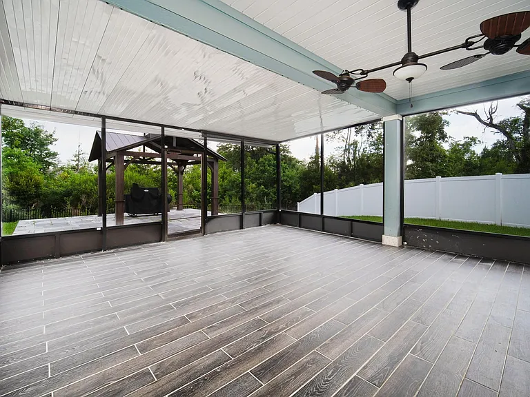 10932 Haws Ln — Photo 14
