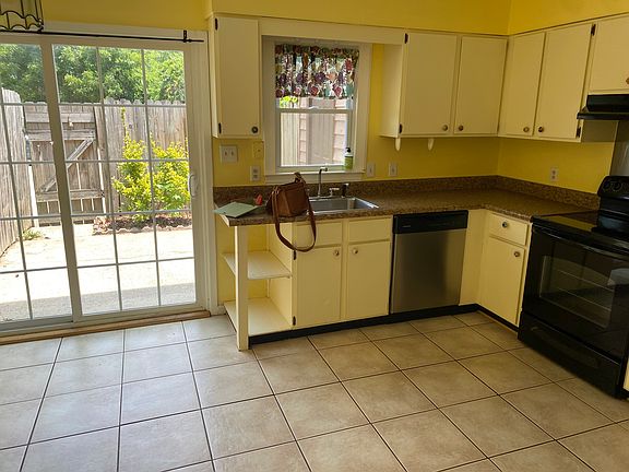 3rd image of 811 Scott Ave APT C