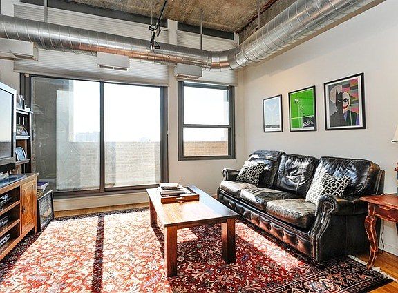 4th image of 900 N Kingsbury St APT 814