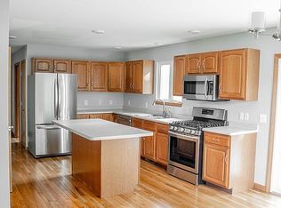 2 Cobb Ln, Belchertown, MA 01007