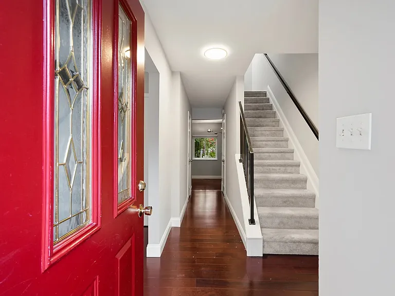 7047 Leewood Forest Dr — Photo 2