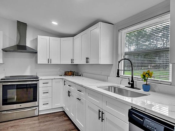 3rd image of 1007 Tidmore Bend Rd