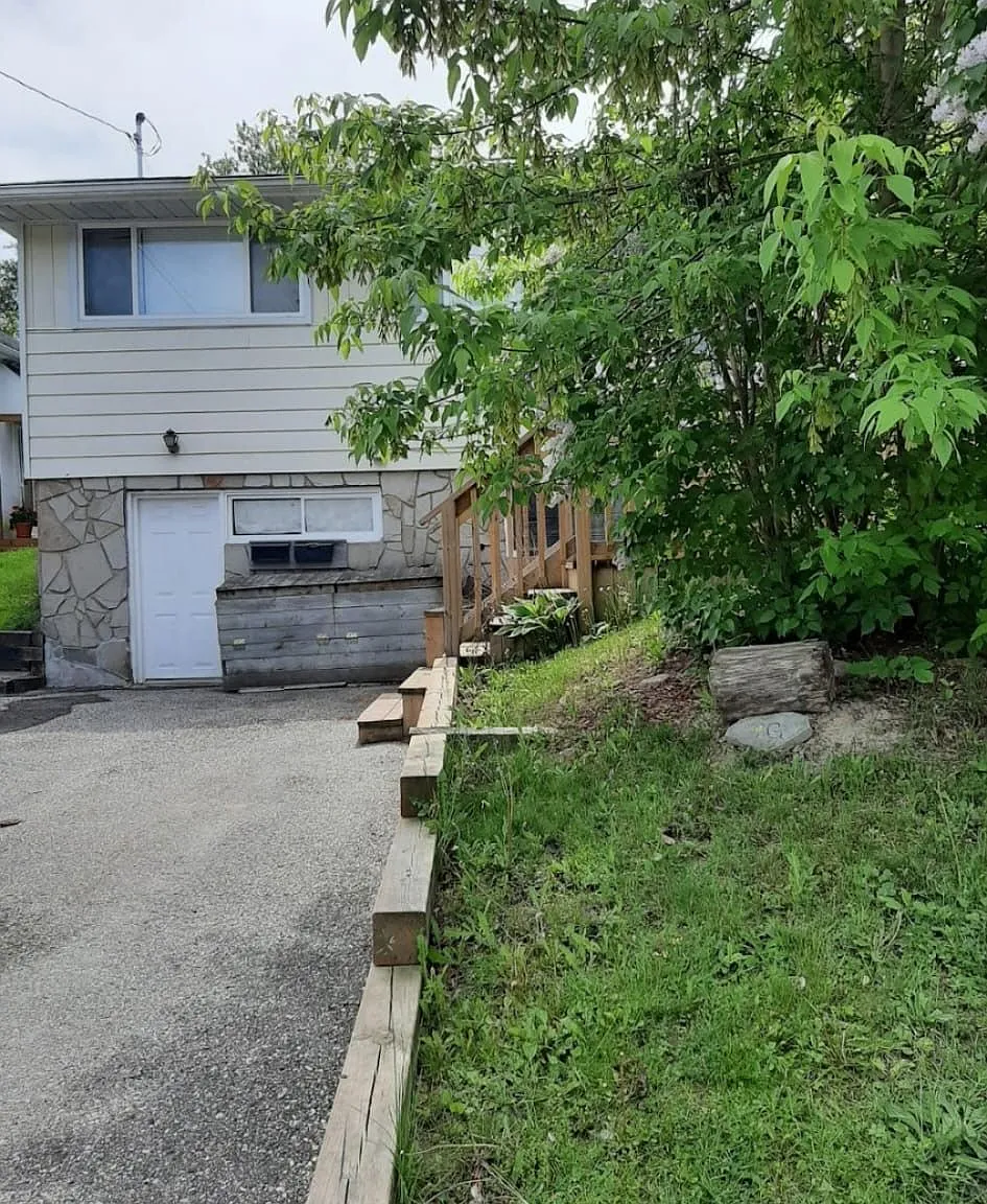 3 bed, $2,300 — Photo 1