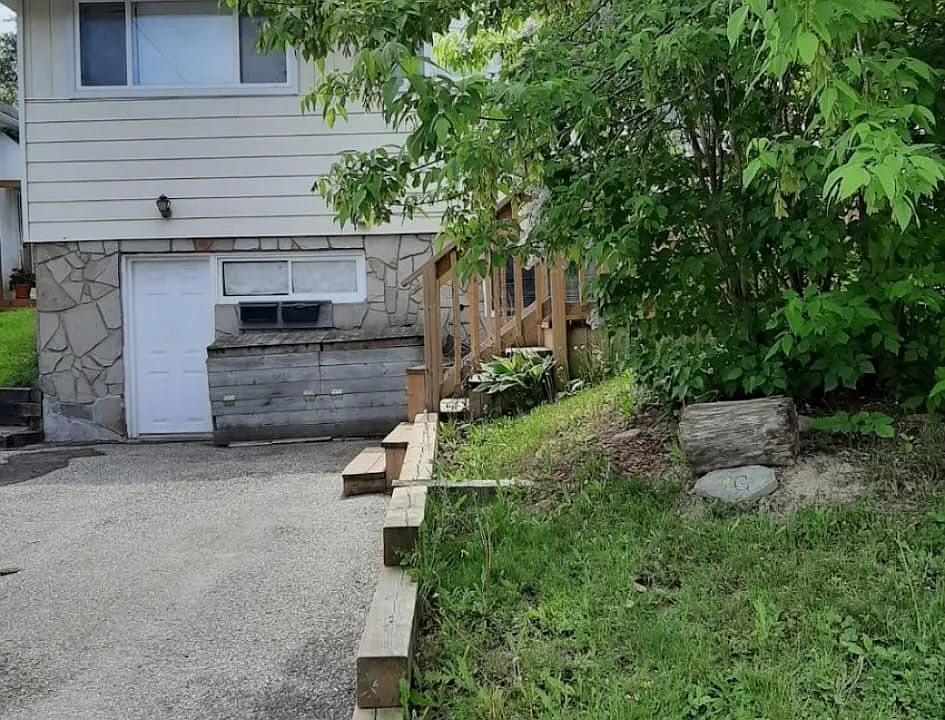 336 Ontario St #MAIN FLOOR