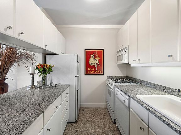 2nd image of 1965 Broadway APT 23C